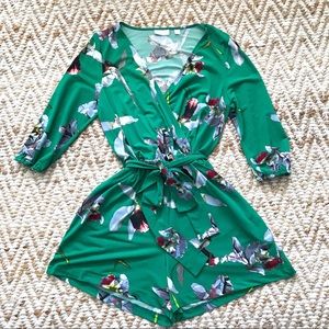 New York & Company Bubble Sleeve Romper Sz M